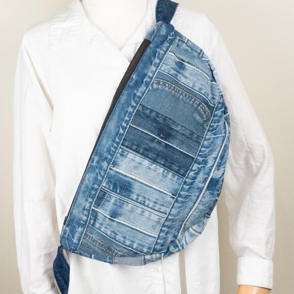 Upcycled reworked carhartt messenger bag - Picture 5 of 5